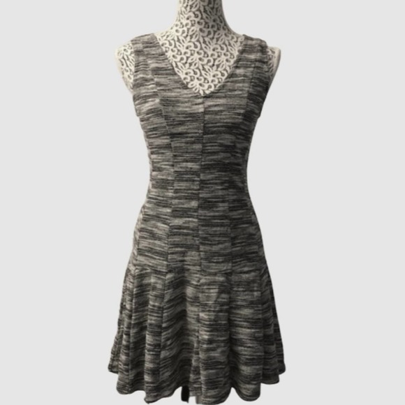 Banana Republic Sleeveless Drop Waist Marled Tweed Dress Black and White- Size 2 - Picture 2 of 7